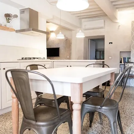 La Casa Nel Castello E La Terrazza Sul Borgo Дом отдыха *